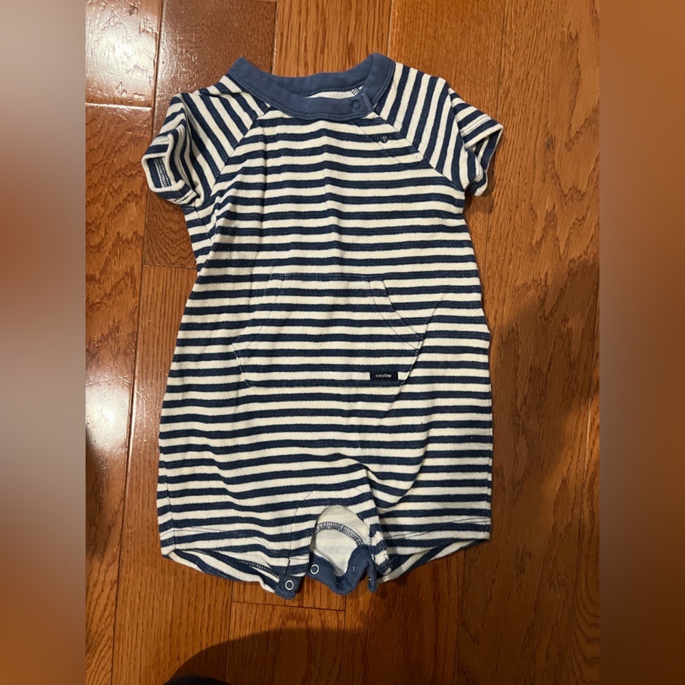 GAP Baby like new Navy and Cream Striped Baby Outfit - Picture 2 of 7